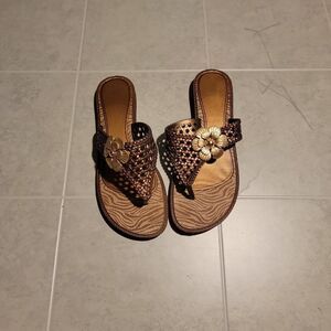 Grendene Womens Brown Flower Comfort Slip On Flat Thong Sandal Size US 7